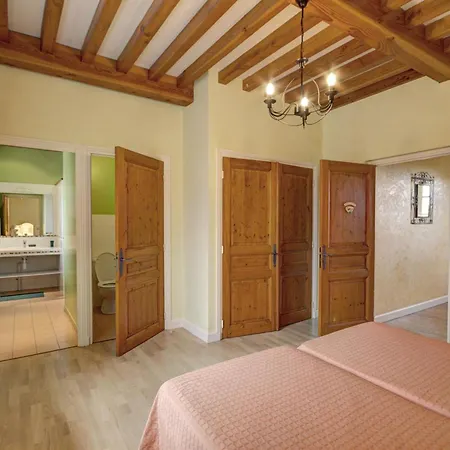 Holiday home Belle Avec Piscine, 4 Chambres, Jardin Et Terrasse Pres De Montbrison - Fr-1-496-48 *