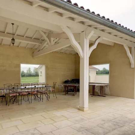 Holiday home Belle Avec Piscine, 4 Chambres, Jardin Et Terrasse Pres De Montbrison - Fr-1-496-48 Chalain-le-Comtal