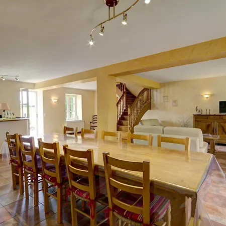 Holiday home Maison Spacieuse Avec Piscine Chauffee, 4 A - Fr-1-496-48 Chalain-le-Comtal