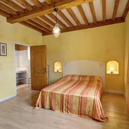 Maison Spacieuse Avec Piscine Chauffée, 4 à - Fr-1-496-48 Chalain-le-Comtal
