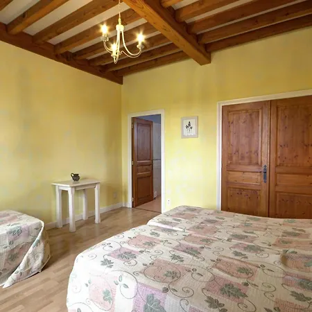 Maison Spacieuse Avec Piscine Chauffée, 4 à - Fr-1-496-48 Casa de Campo Chalain-le-Comtal